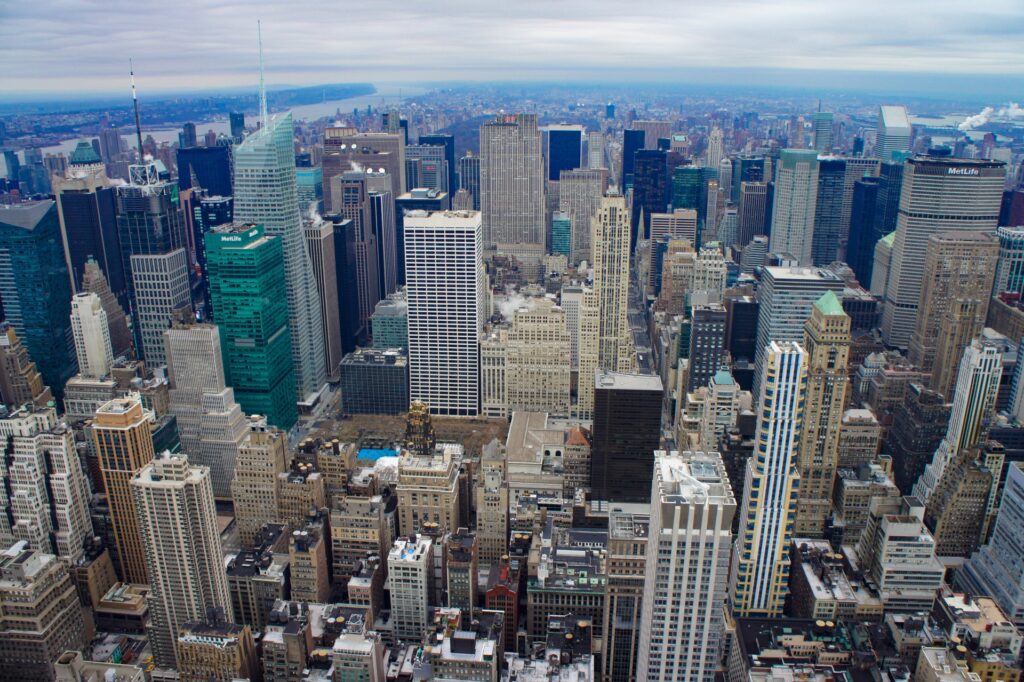 今のニューヨークの様子 一番右の大きな建物はメットライフビル